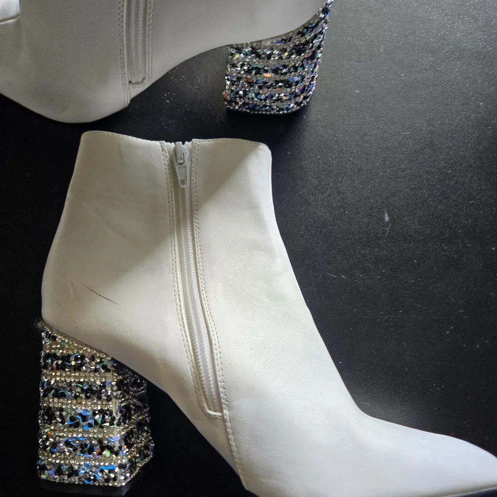 Betsey Johnson Women's Ankle Booties Kassie White Embellished Block Heel - Picture 5 of 9